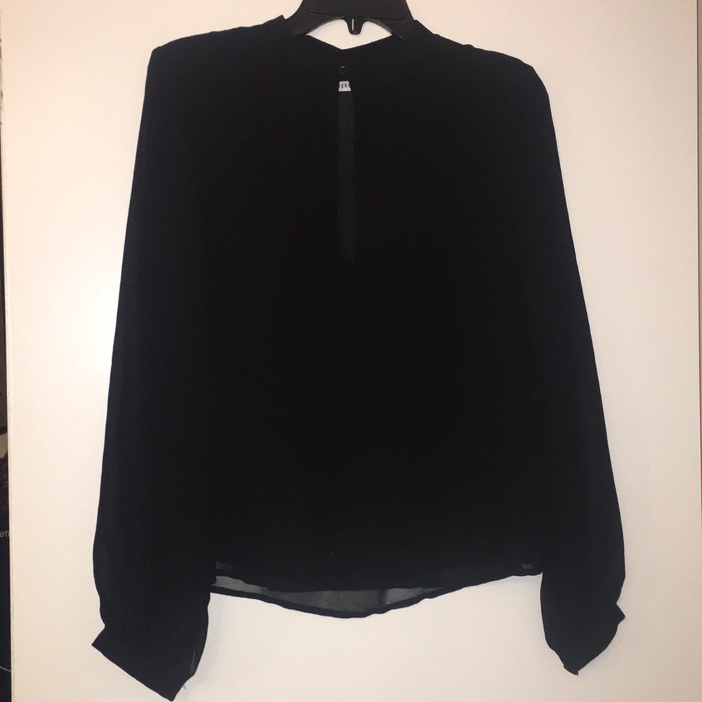 Finders Keeper keyhole blouse!